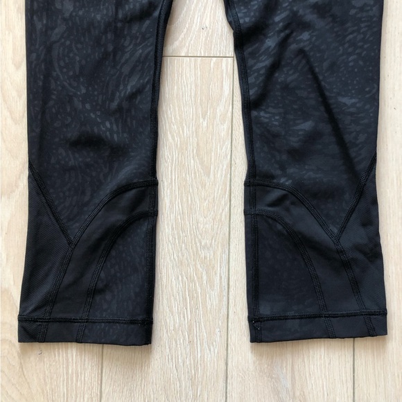 Lululemon Inspire Crop II Mesh Detailed Leggings in Black Size 6 - Picture 7 of 9